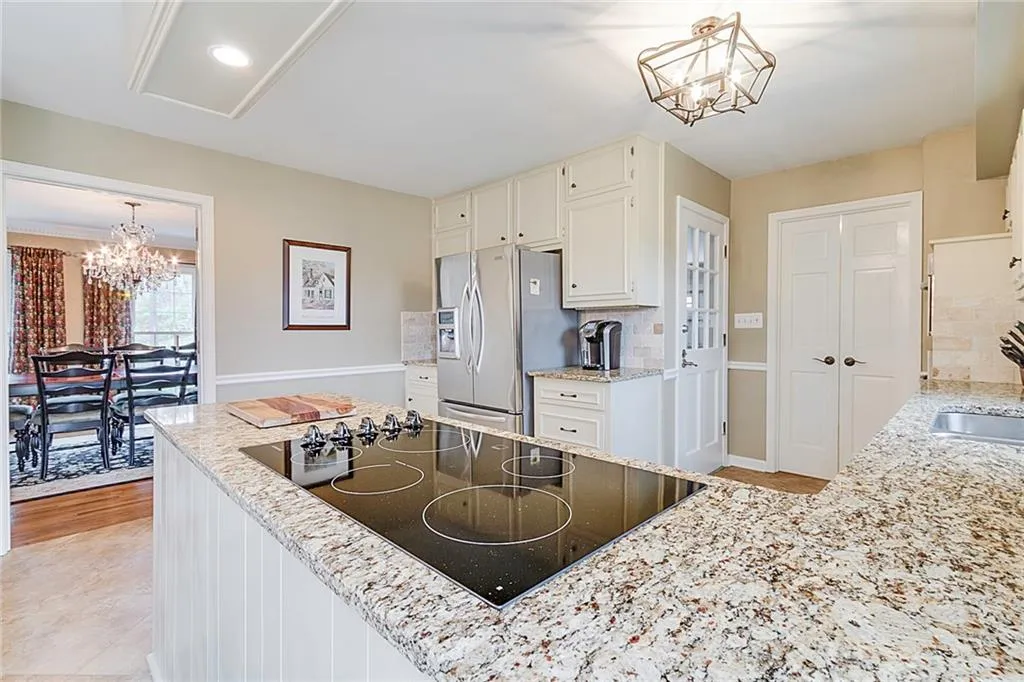 7990 Innsbruck Drive, Sandy Springs, Georgia 30350, 5 Bedrooms Bedrooms, ,4 BathroomsBathrooms,Residential,Sold,7990 Innsbruck Drive,5989123