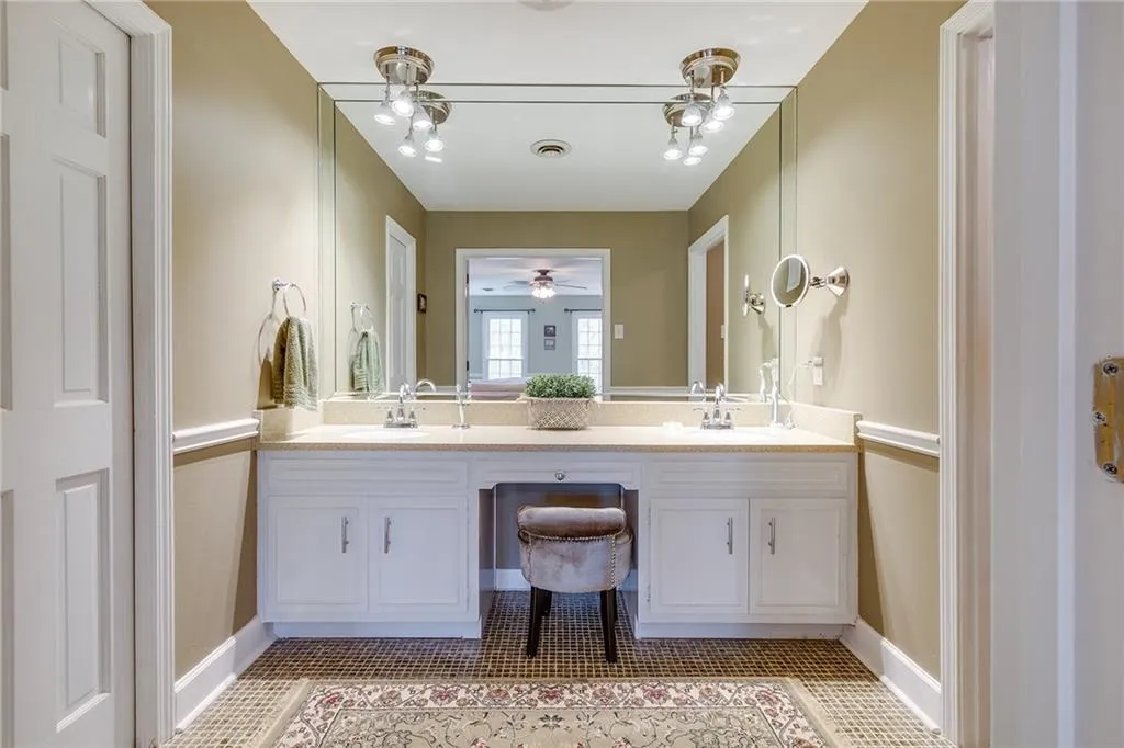 7990 Innsbruck Drive, Sandy Springs, Georgia 30350, 5 Bedrooms Bedrooms, ,4 BathroomsBathrooms,Residential,Sold,7990 Innsbruck Drive,5989123