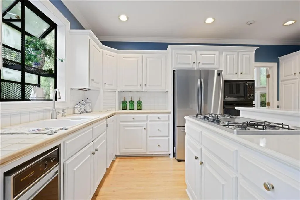 120 Seville Chase, Sandy Springs, Georgia 30328, 4 Bedrooms Bedrooms, ,4 BathroomsBathrooms,Residential,For Sale,120 Seville Chase,7663828