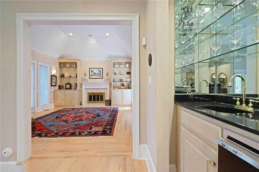 Wet bar