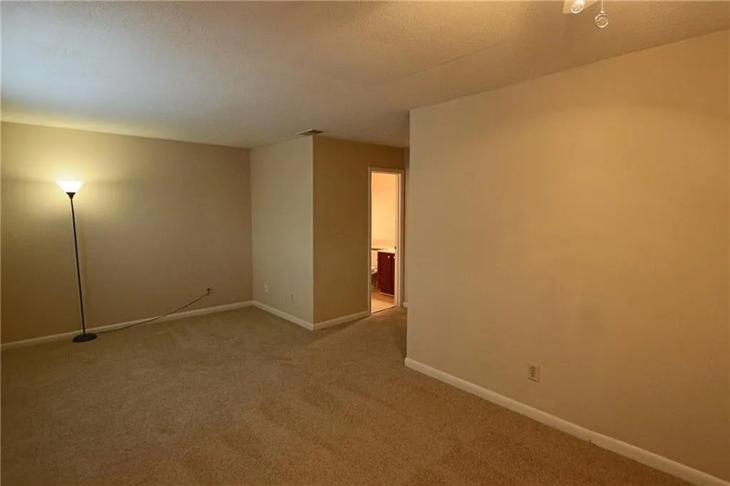 6900 Roswell Road Ne Unit N3, Atlanta, Georgia 30328, 2 Bedrooms Bedrooms, ,2 BathroomsBathrooms,Residential,Sold,6900 Roswell Road Ne Unit N3,5759700