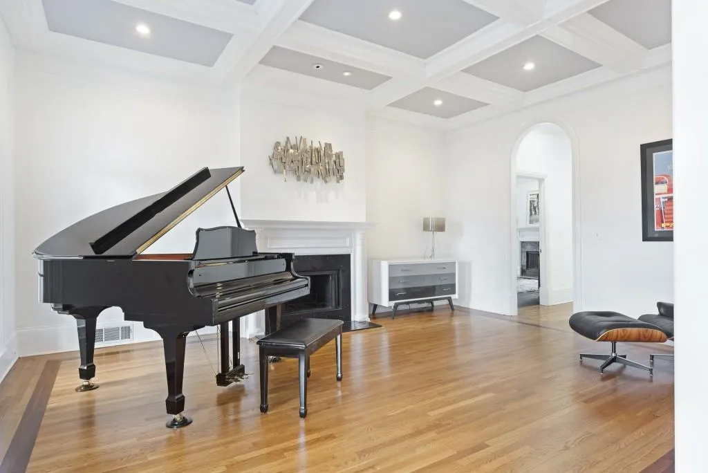 125 Helmsley Drive, Atlanta, Georgia 30327, 5 Bedrooms Bedrooms, ,5 BathroomsBathrooms,Residential,Sold,125 Helmsley Drive,6829794