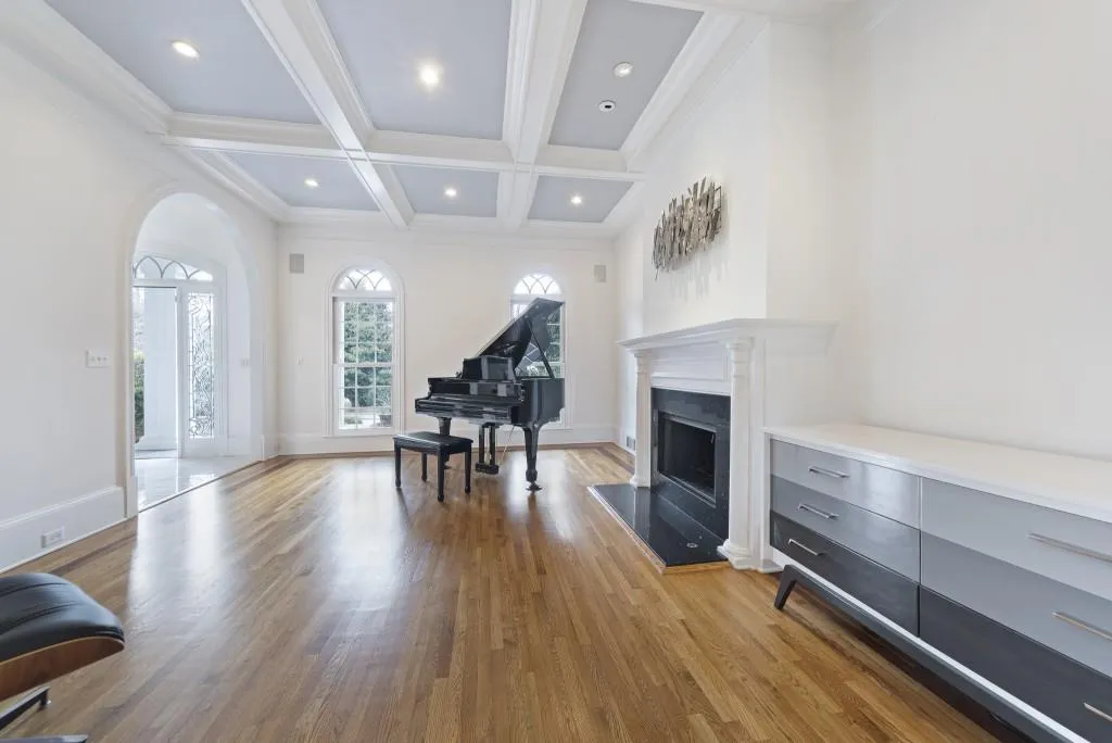 125 Helmsley Drive, Atlanta, Georgia 30327, 5 Bedrooms Bedrooms, ,5 BathroomsBathrooms,Residential,Sold,125 Helmsley Drive,6829794