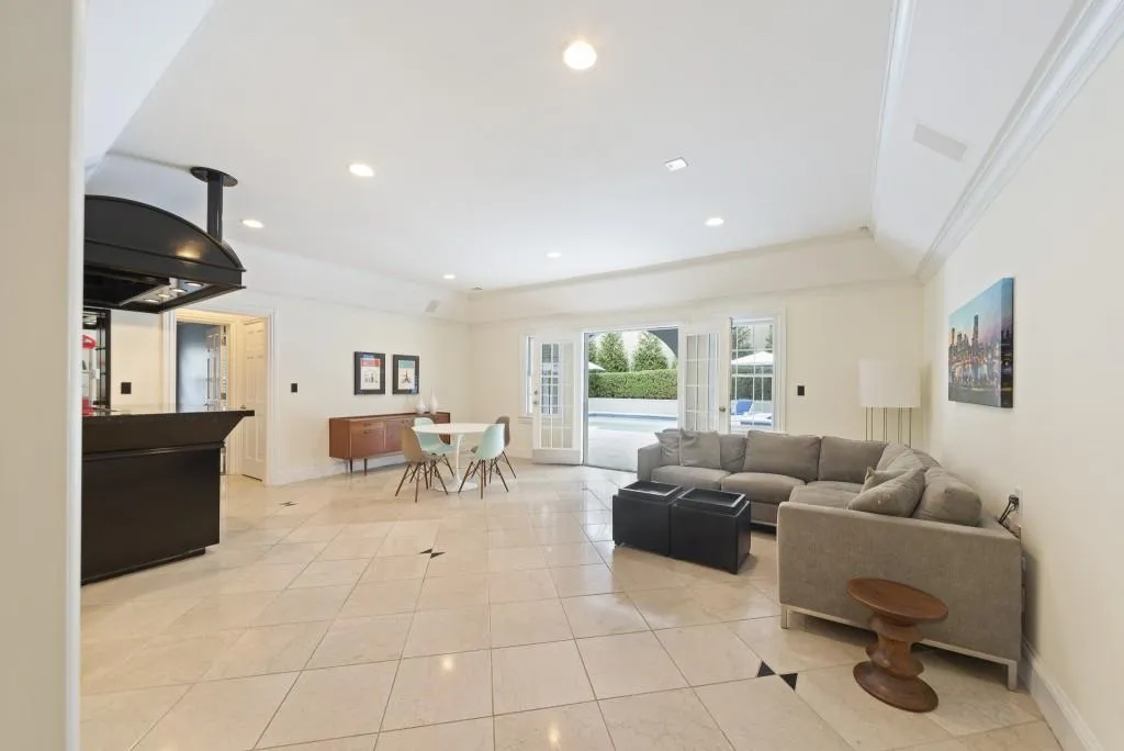 125 Helmsley Drive, Atlanta, Georgia 30327, 5 Bedrooms Bedrooms, ,5 BathroomsBathrooms,Residential,Sold,125 Helmsley Drive,6829794