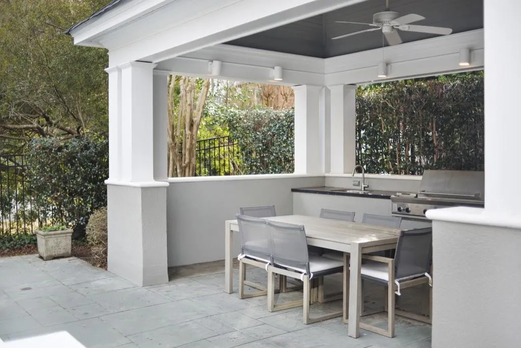 125 Helmsley Drive, Atlanta, Georgia 30327, 5 Bedrooms Bedrooms, ,5 BathroomsBathrooms,Residential,Sold,125 Helmsley Drive,6829794