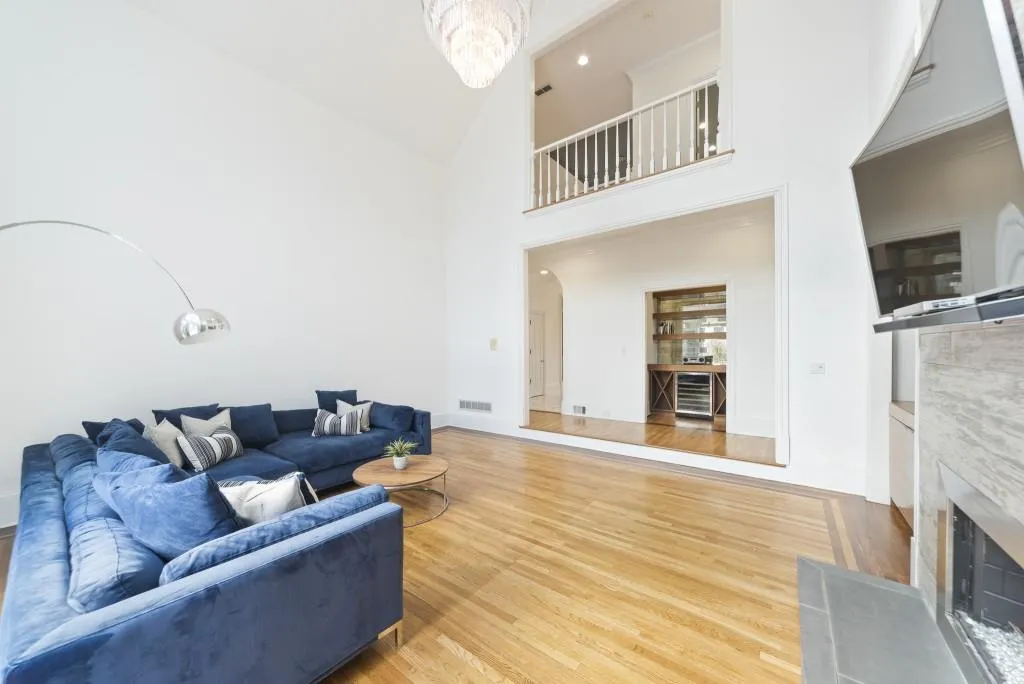 125 Helmsley Drive, Atlanta, Georgia 30327, 5 Bedrooms Bedrooms, ,5 BathroomsBathrooms,Residential,Sold,125 Helmsley Drive,6829794