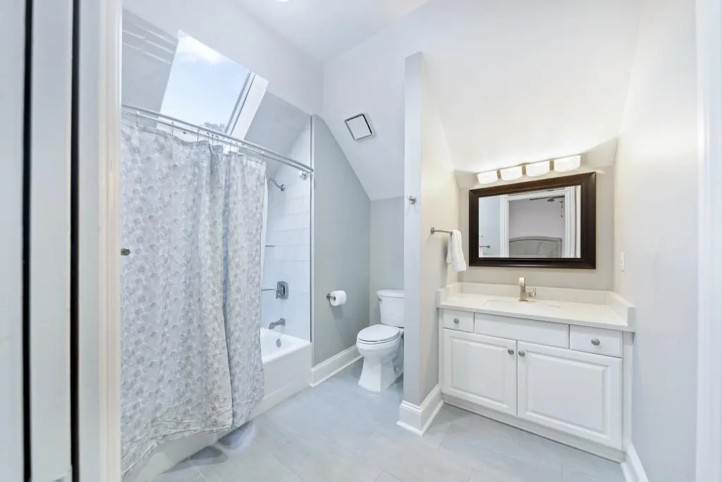 125 Helmsley Drive, Atlanta, Georgia 30327, 5 Bedrooms Bedrooms, ,5 BathroomsBathrooms,Residential,Sold,125 Helmsley Drive,6829794