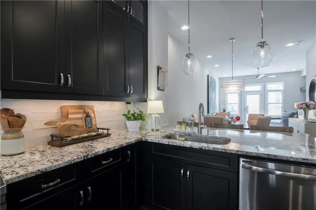 4111 Township Parkway Unit 4111, Atlanta, Georgia 30342, 2 Bedrooms Bedrooms, ,2 BathroomsBathrooms,Residential,Sold,4111 Township Parkway Unit 4111,6864928