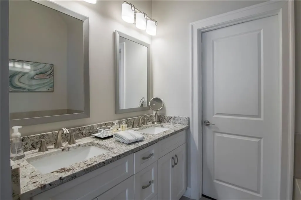 4111 Township Parkway Unit 4111, Atlanta, Georgia 30342, 2 Bedrooms Bedrooms, ,2 BathroomsBathrooms,Residential,Sold,4111 Township Parkway Unit 4111,6864928
