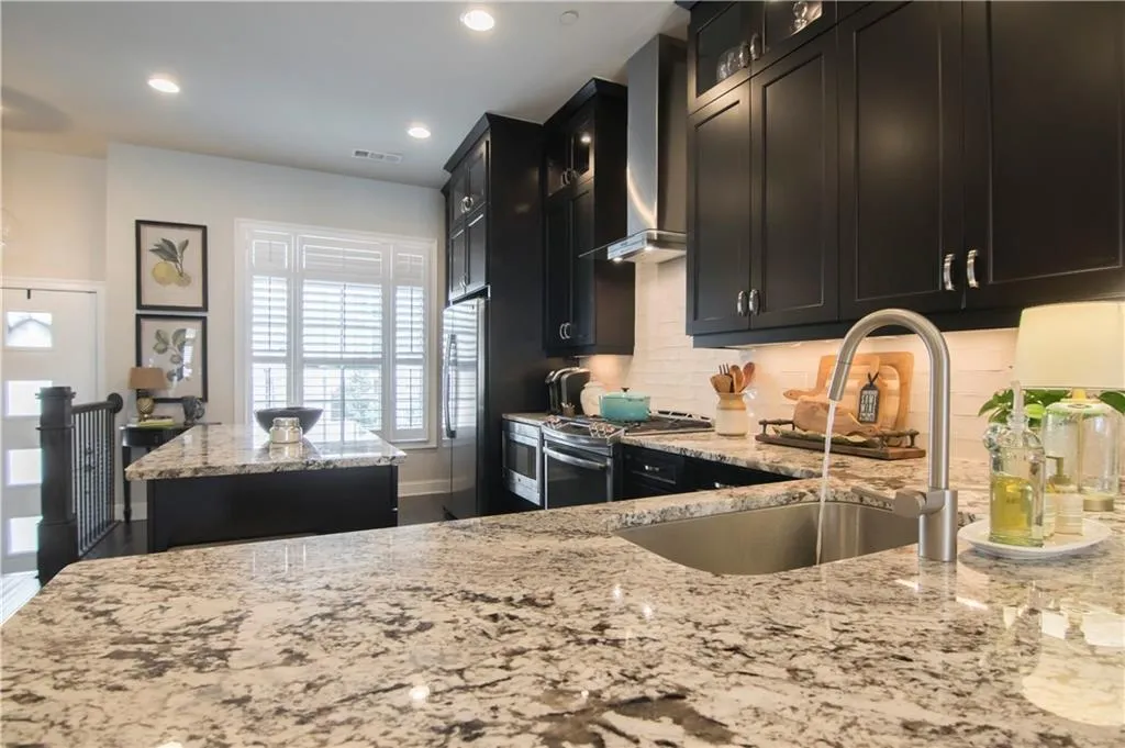 4111 Township Parkway Unit 4111, Atlanta, Georgia 30342, 2 Bedrooms Bedrooms, ,2 BathroomsBathrooms,Residential,Sold,4111 Township Parkway Unit 4111,6864928