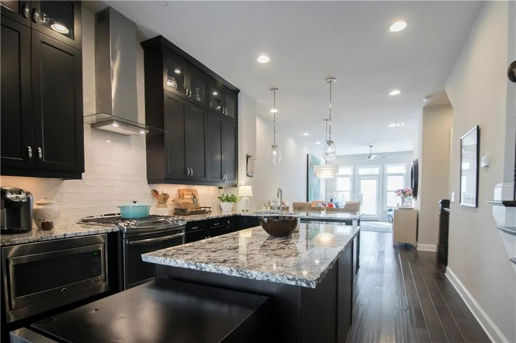 4111 Township Parkway Unit 4111, Atlanta, Georgia 30342, 2 Bedrooms Bedrooms, ,2 BathroomsBathrooms,Residential,Sold,4111 Township Parkway Unit 4111,6864928