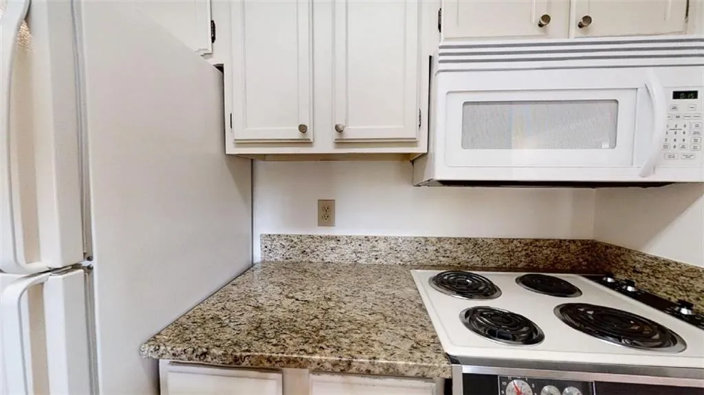 300 Johnson Ferry Road Ne Unit A308, Sandy Springs, Georgia 30328, 2 Bedrooms Bedrooms, ,2 BathroomsBathrooms,Residential,Sold,300 Johnson Ferry Road Ne Unit A308,7050178