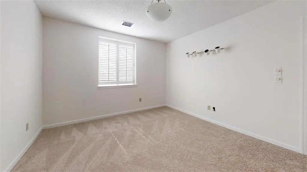 300 Johnson Ferry Road Ne Unit A308, Sandy Springs, Georgia 30328, 2 Bedrooms Bedrooms, ,2 BathroomsBathrooms,Residential,Sold,300 Johnson Ferry Road Ne Unit A308,7050178