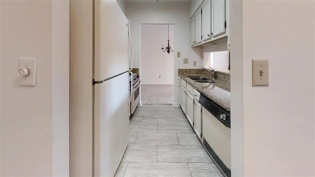 300 Johnson Ferry Road Ne Unit A308, Sandy Springs, Georgia 30328, 2 Bedrooms Bedrooms, ,2 BathroomsBathrooms,Residential,Sold,300 Johnson Ferry Road Ne Unit A308,7050178