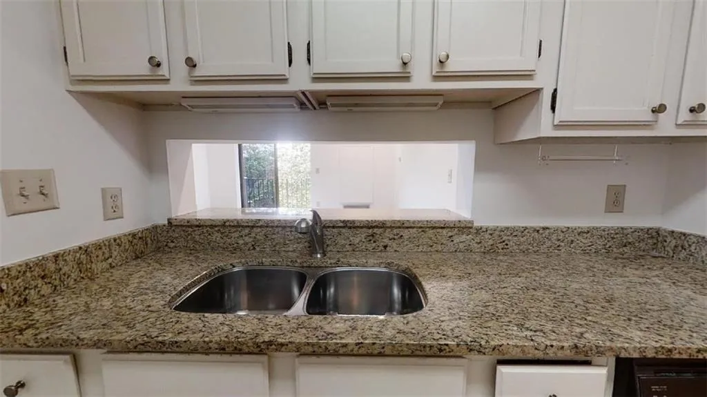 300 Johnson Ferry Road Ne Unit A308, Sandy Springs, Georgia 30328, 2 Bedrooms Bedrooms, ,2 BathroomsBathrooms,Residential,Sold,300 Johnson Ferry Road Ne Unit A308,7050178