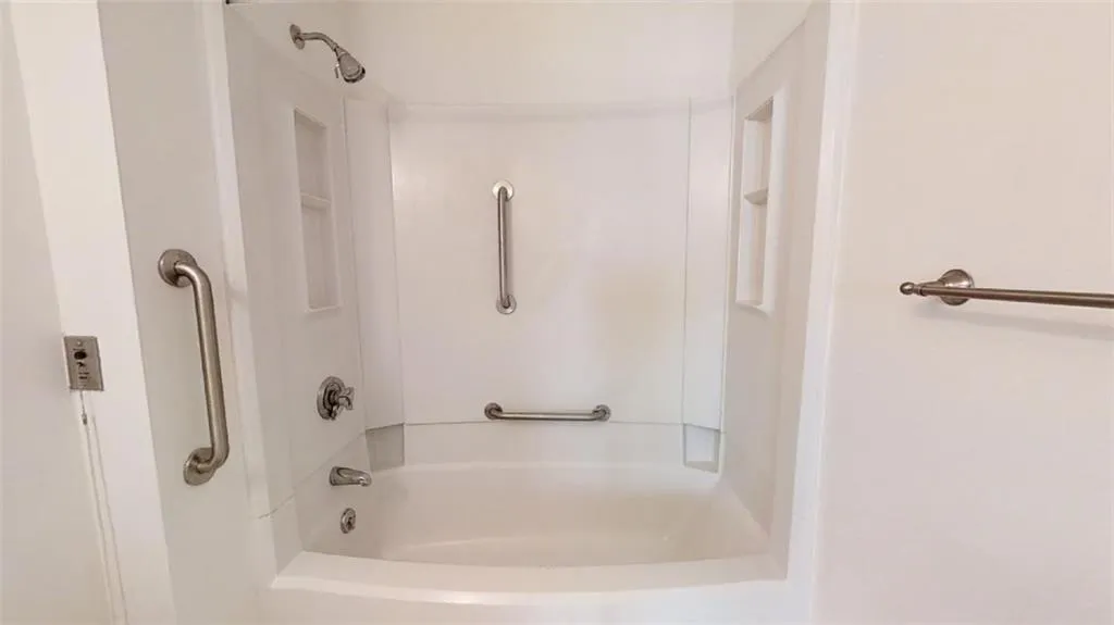 300 Johnson Ferry Road Ne Unit A308, Sandy Springs, Georgia 30328, 2 Bedrooms Bedrooms, ,2 BathroomsBathrooms,Residential,Sold,300 Johnson Ferry Road Ne Unit A308,7050178