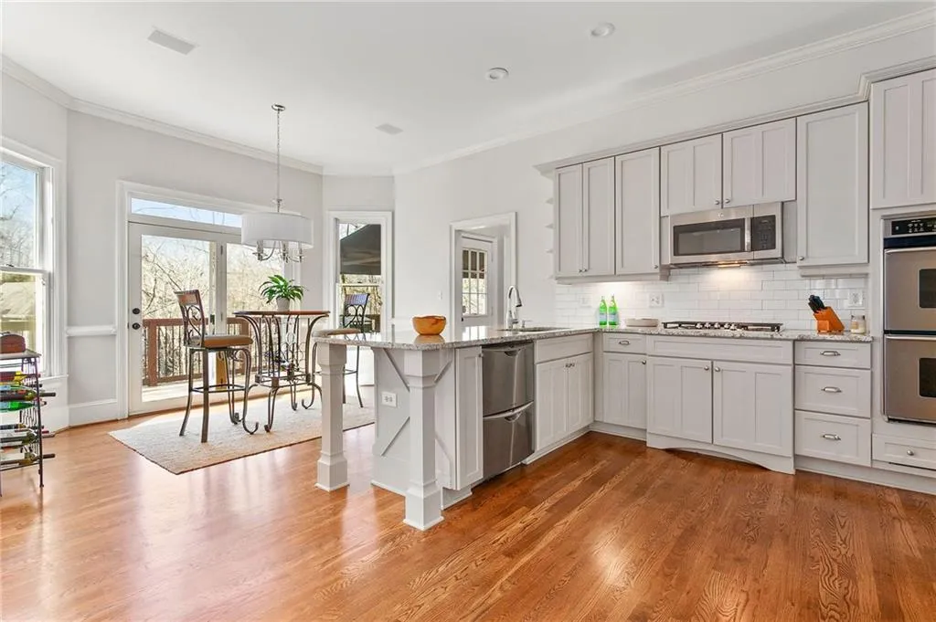 105 Grogans Landing, Sandy Springs, Georgia 30350, 5 Bedrooms Bedrooms, ,4 BathroomsBathrooms,Residential,Sold,105 Grogans Landing,6100063
