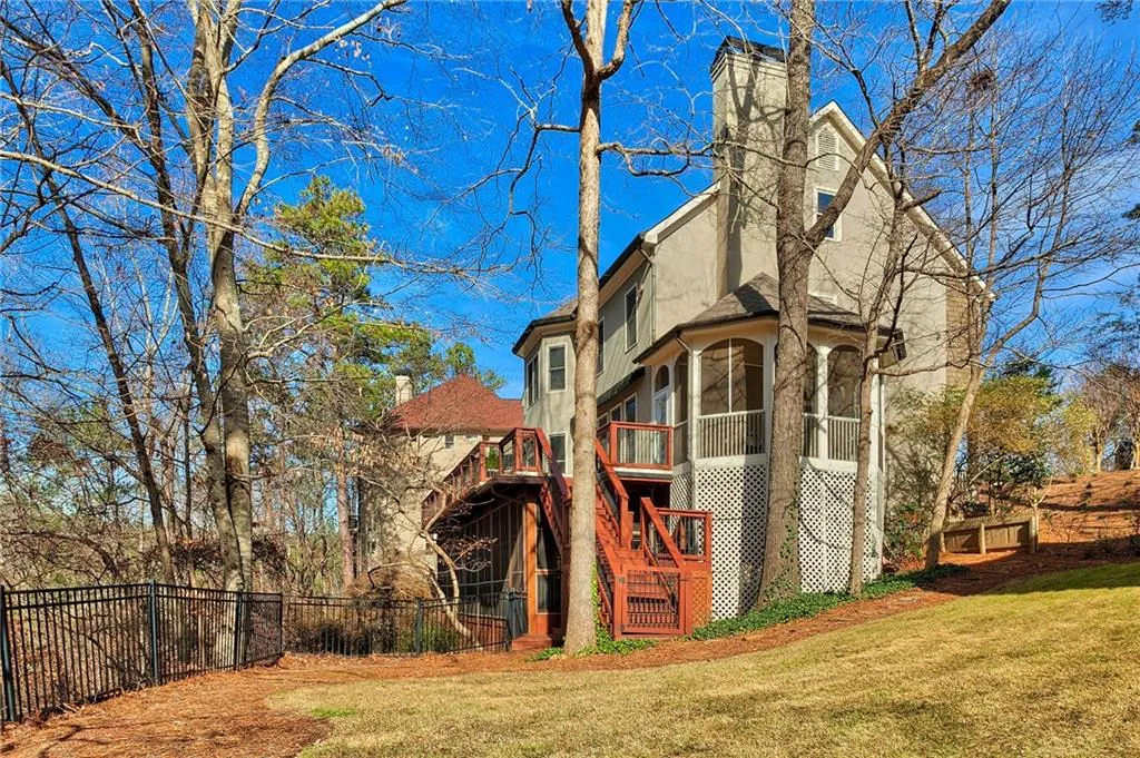 105 Grogans Landing, Sandy Springs, Georgia 30350, 5 Bedrooms Bedrooms, ,4 BathroomsBathrooms,Residential,Sold,105 Grogans Landing,6100063