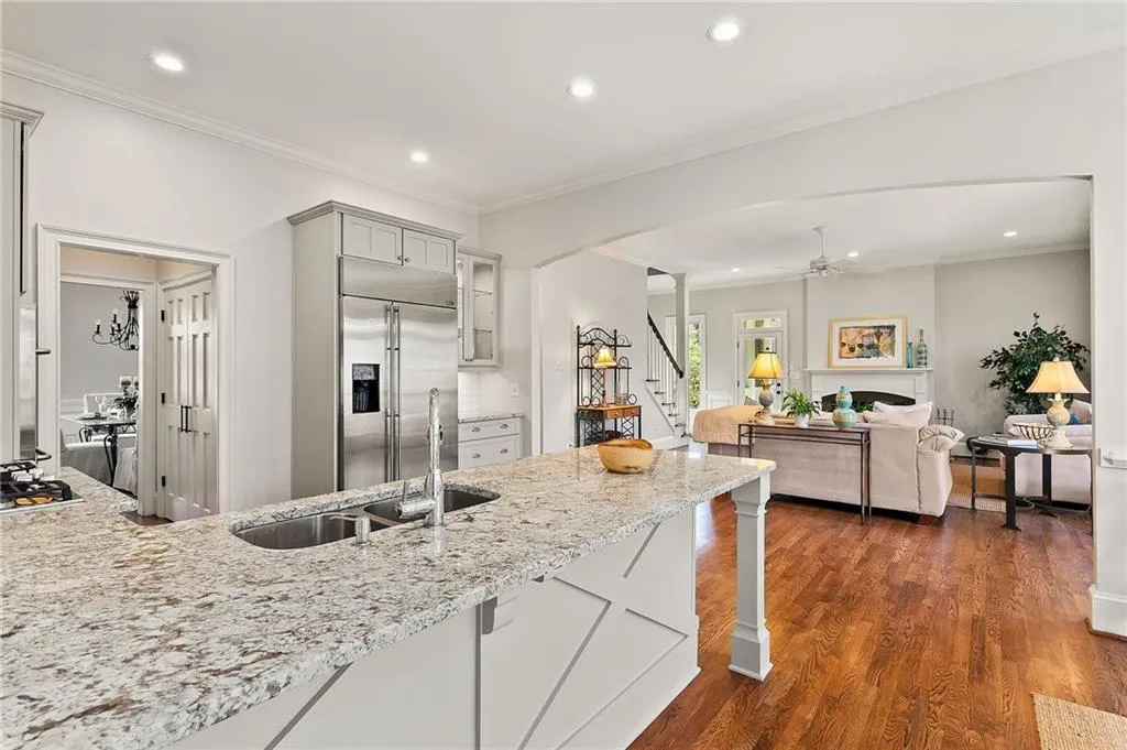 105 Grogans Landing, Sandy Springs, Georgia 30350, 5 Bedrooms Bedrooms, ,4 BathroomsBathrooms,Residential,Sold,105 Grogans Landing,6100063