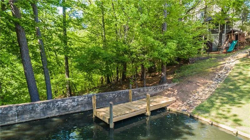 105 Grogans Landing, Sandy Springs, Georgia 30350, 5 Bedrooms Bedrooms, ,4 BathroomsBathrooms,Residential,Sold,105 Grogans Landing,6100063