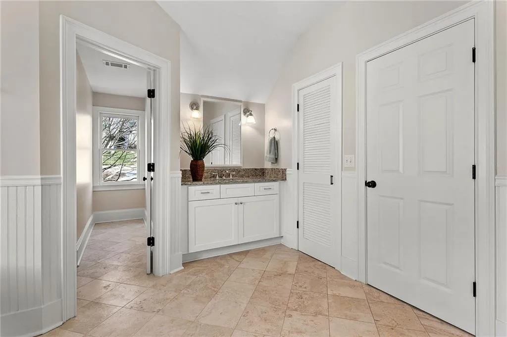 105 Grogans Landing, Sandy Springs, Georgia 30350, 5 Bedrooms Bedrooms, ,4 BathroomsBathrooms,Residential,Sold,105 Grogans Landing,6100063