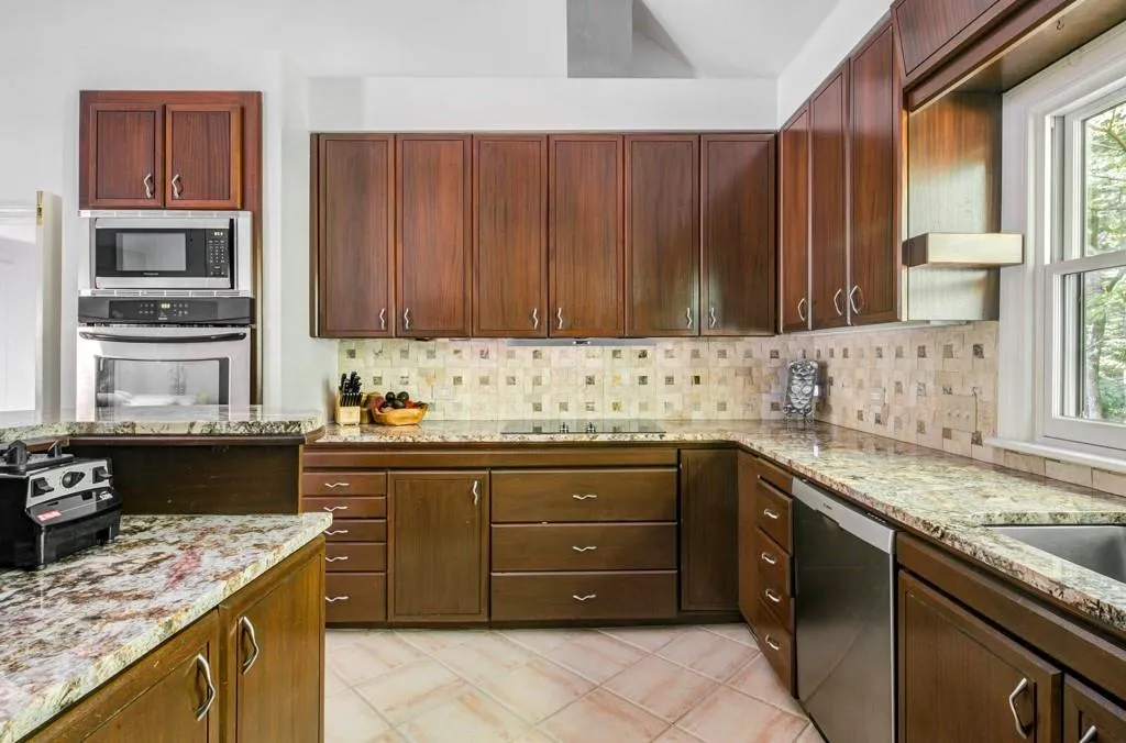 1110 Vernon Springs Court, Sandy Springs, Georgia 30327, 4 Bedrooms Bedrooms, ,3 BathroomsBathrooms,Residential,Sold,1110 Vernon Springs Court,6755194