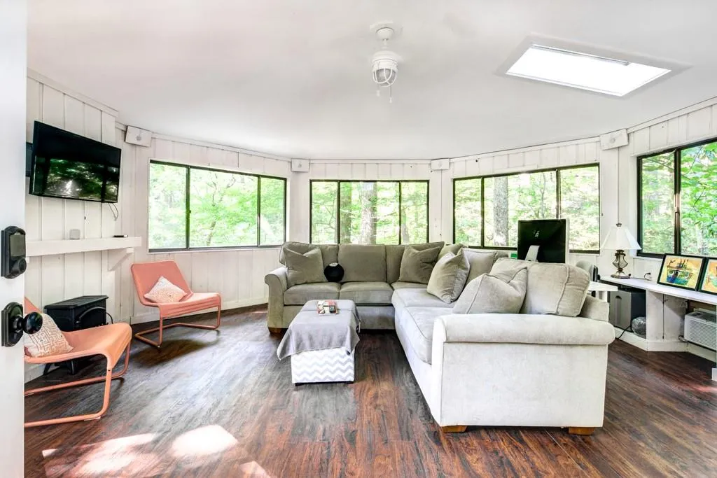 1110 Vernon Springs Court, Sandy Springs, Georgia 30327, 4 Bedrooms Bedrooms, ,3 BathroomsBathrooms,Residential,Sold,1110 Vernon Springs Court,6755194