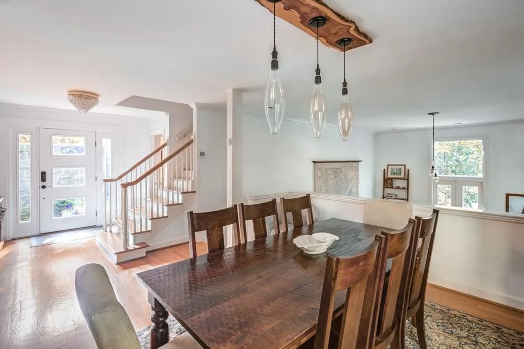 1110 Vernon Springs Court, Sandy Springs, Georgia 30327, 4 Bedrooms Bedrooms, ,3 BathroomsBathrooms,Residential,Sold,1110 Vernon Springs Court,6755194