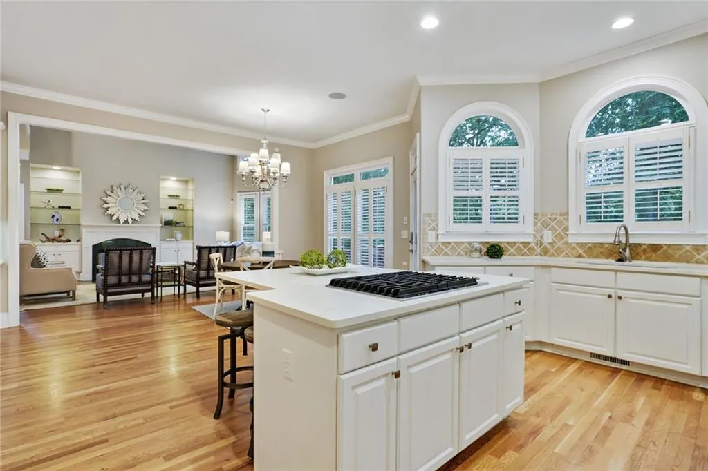 715 Windsor Parkway, Sandy Springs, Georgia 30342, 5 Bedrooms Bedrooms, ,6 BathroomsBathrooms,Residential,Sold,715 Windsor Parkway,7216313