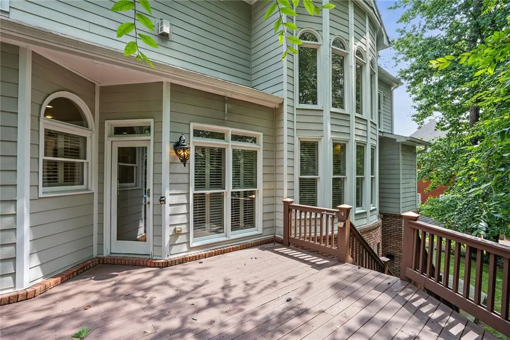 715 Windsor Parkway, Sandy Springs, Georgia 30342, 5 Bedrooms Bedrooms, ,6 BathroomsBathrooms,Residential,Sold,715 Windsor Parkway,7216313