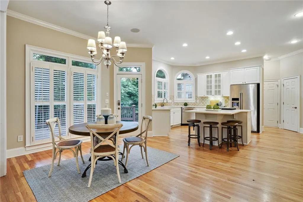 715 Windsor Parkway, Sandy Springs, Georgia 30342, 5 Bedrooms Bedrooms, ,6 BathroomsBathrooms,Residential,Sold,715 Windsor Parkway,7216313
