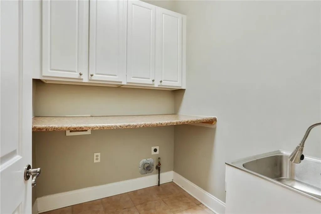 715 Windsor Parkway, Sandy Springs, Georgia 30342, 5 Bedrooms Bedrooms, ,6 BathroomsBathrooms,Residential,Sold,715 Windsor Parkway,7216313