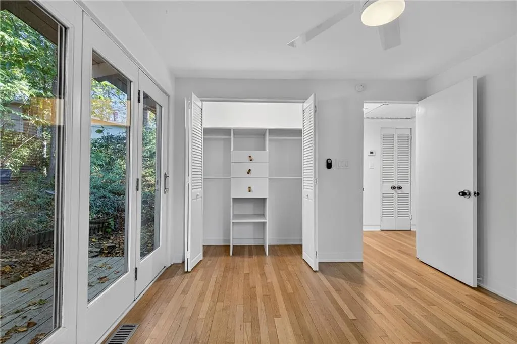 Unfurnished bedroom with light wood-type flooring, a closet, and ceiling fan