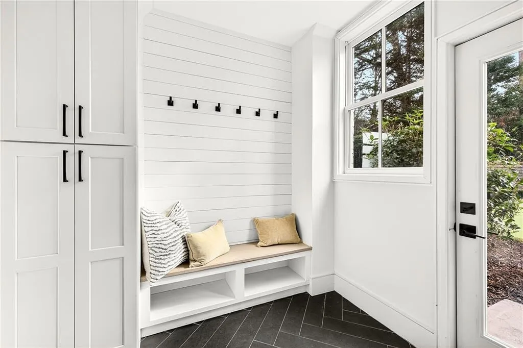 715 Amberidge Trail, Sandy Springs, Georgia 30328, 6 Bedrooms Bedrooms, ,5 BathroomsBathrooms,Residential,For Sale,715 Amberidge Trail,7731076