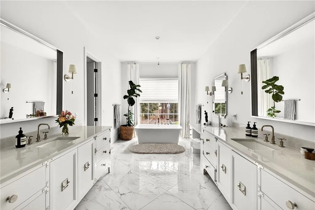 715 Amberidge Trail, Sandy Springs, Georgia 30328, 6 Bedrooms Bedrooms, ,5 BathroomsBathrooms,Residential,For Sale,715 Amberidge Trail,7731076