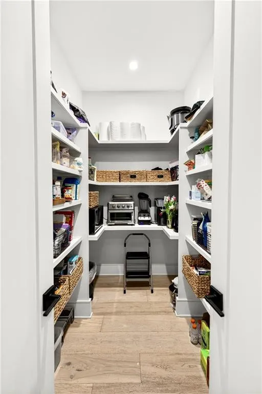 715 Amberidge Trail, Sandy Springs, Georgia 30328, 6 Bedrooms Bedrooms, ,5 BathroomsBathrooms,Residential,For Sale,715 Amberidge Trail,7731076