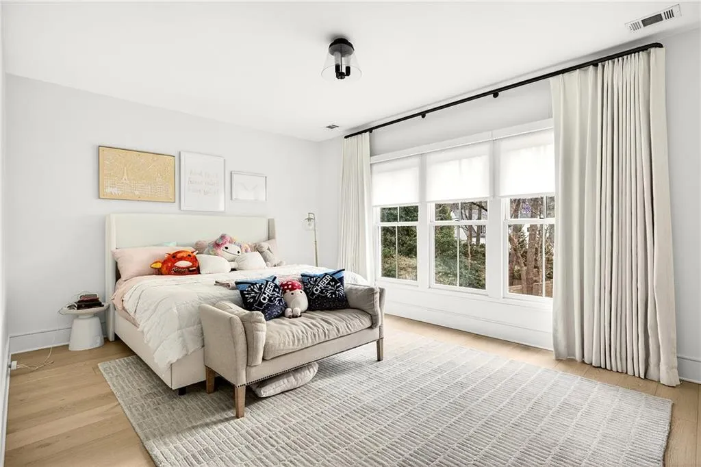 715 Amberidge Trail, Sandy Springs, Georgia 30328, 6 Bedrooms Bedrooms, ,5 BathroomsBathrooms,Residential,For Sale,715 Amberidge Trail,7731076