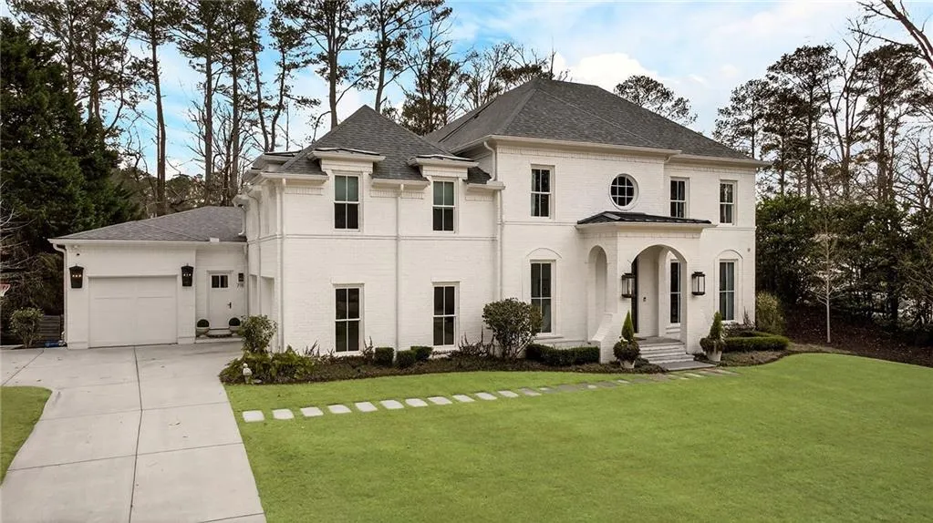 715 Amberidge Trail, Sandy Springs, Georgia 30328, 6 Bedrooms Bedrooms, ,5 BathroomsBathrooms,Residential,For Sale,715 Amberidge Trail,7731076