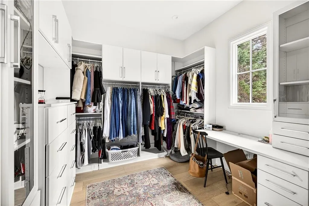 715 Amberidge Trail, Sandy Springs, Georgia 30328, 6 Bedrooms Bedrooms, ,5 BathroomsBathrooms,Residential,For Sale,715 Amberidge Trail,7731076