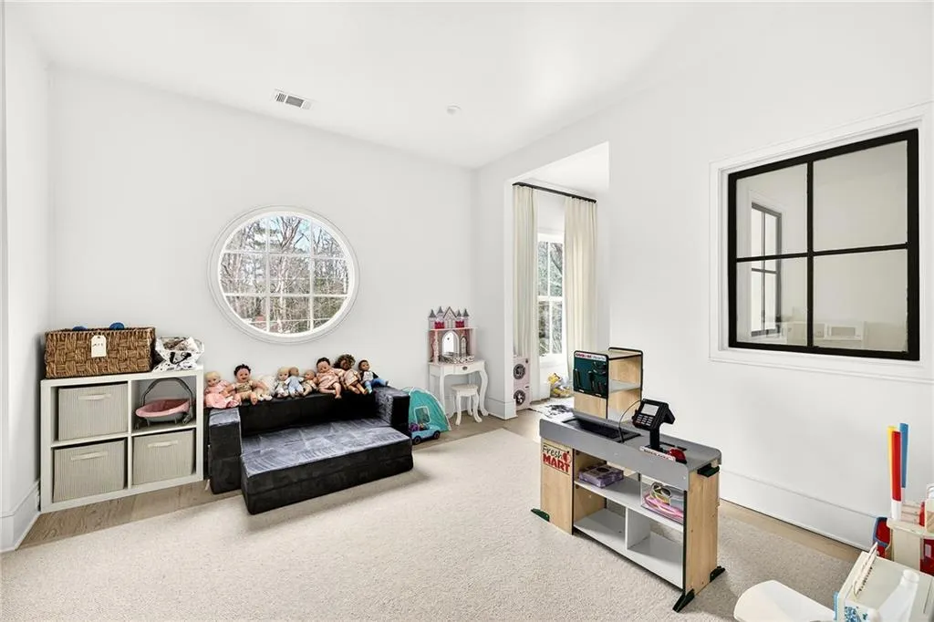 715 Amberidge Trail, Sandy Springs, Georgia 30328, 6 Bedrooms Bedrooms, ,5 BathroomsBathrooms,Residential,For Sale,715 Amberidge Trail,7731076