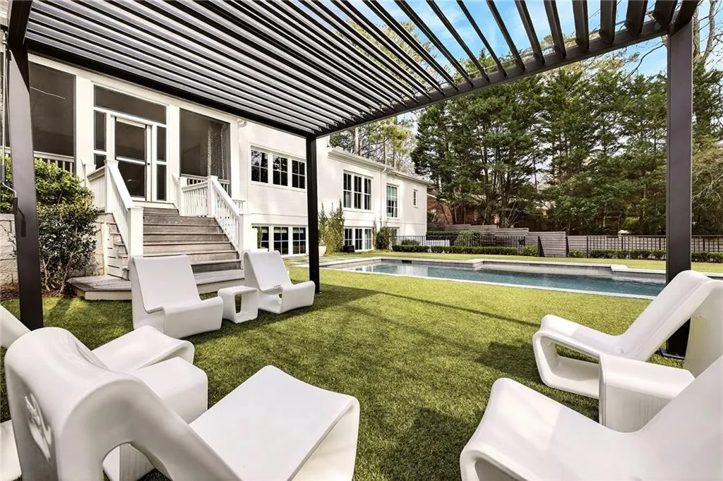 715 Amberidge Trail, Sandy Springs, Georgia 30328, 6 Bedrooms Bedrooms, ,5 BathroomsBathrooms,Residential,For Sale,715 Amberidge Trail,7731076