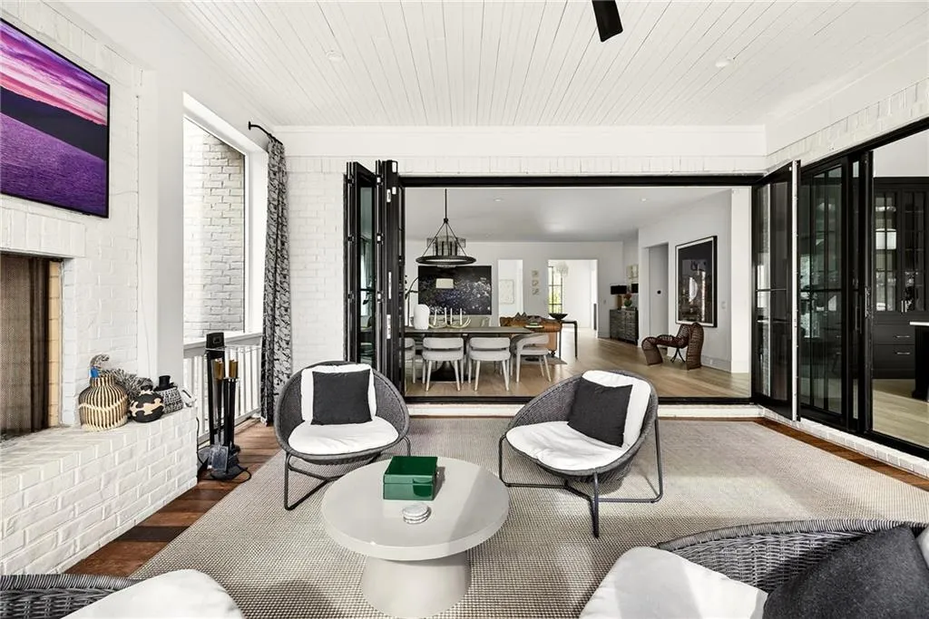 715 Amberidge Trail, Sandy Springs, Georgia 30328, 6 Bedrooms Bedrooms, ,5 BathroomsBathrooms,Residential,For Sale,715 Amberidge Trail,7731076