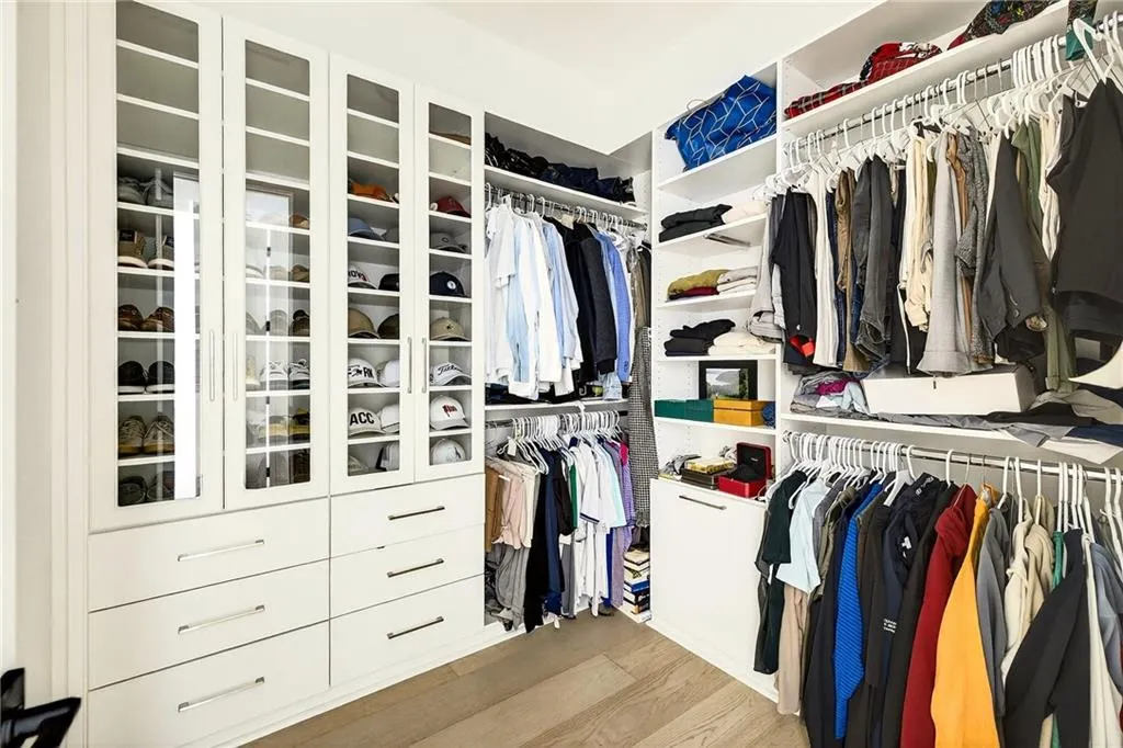 715 Amberidge Trail, Sandy Springs, Georgia 30328, 6 Bedrooms Bedrooms, ,5 BathroomsBathrooms,Residential,For Sale,715 Amberidge Trail,7731076