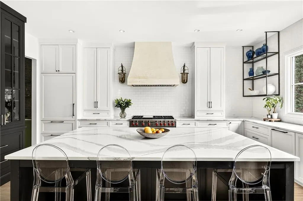 715 Amberidge Trail, Sandy Springs, Georgia 30328, 6 Bedrooms Bedrooms, ,5 BathroomsBathrooms,Residential,For Sale,715 Amberidge Trail,7731076