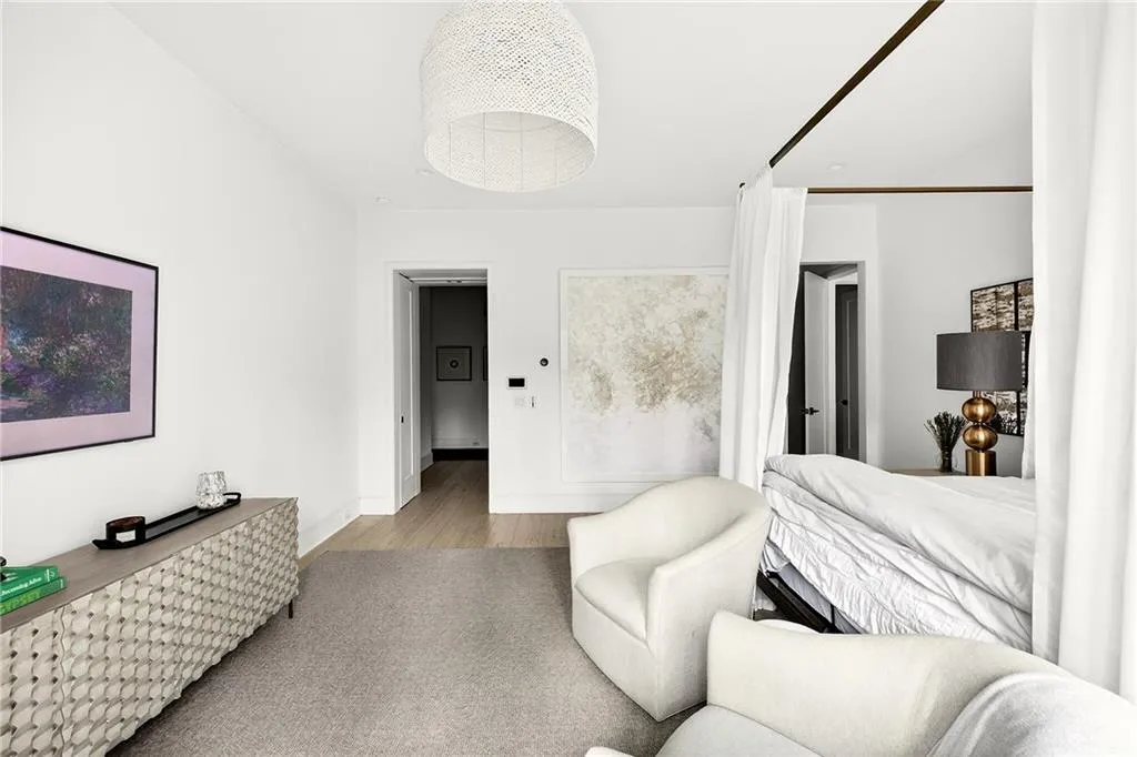 715 Amberidge Trail, Sandy Springs, Georgia 30328, 6 Bedrooms Bedrooms, ,5 BathroomsBathrooms,Residential,For Sale,715 Amberidge Trail,7731076