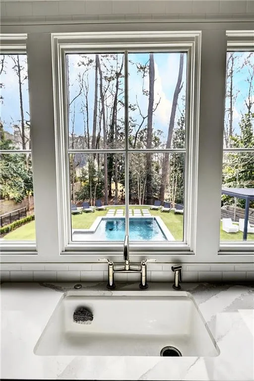 715 Amberidge Trail, Sandy Springs, Georgia 30328, 6 Bedrooms Bedrooms, ,5 BathroomsBathrooms,Residential,For Sale,715 Amberidge Trail,7731076