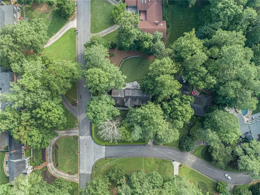7170 Riverside Way, Sandy Springs, Georgia 30328, 5 Bedrooms Bedrooms, ,3 BathroomsBathrooms,Residential,Sold,7170 Riverside Way,6915596