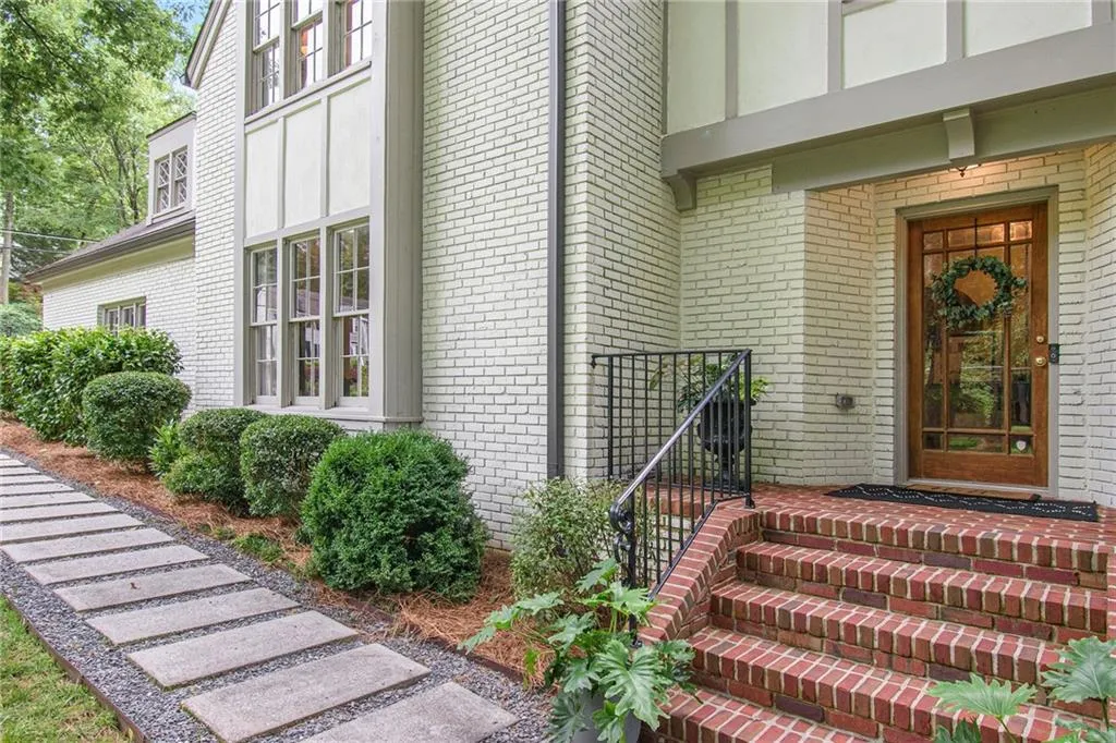 7170 Riverside Way, Sandy Springs, Georgia 30328, 5 Bedrooms Bedrooms, ,3 BathroomsBathrooms,Residential,Sold,7170 Riverside Way,6915596