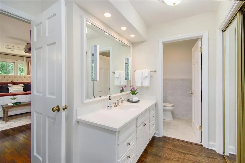 7170 Riverside Way, Sandy Springs, Georgia 30328, 5 Bedrooms Bedrooms, ,3 BathroomsBathrooms,Residential,Sold,7170 Riverside Way,6915596
