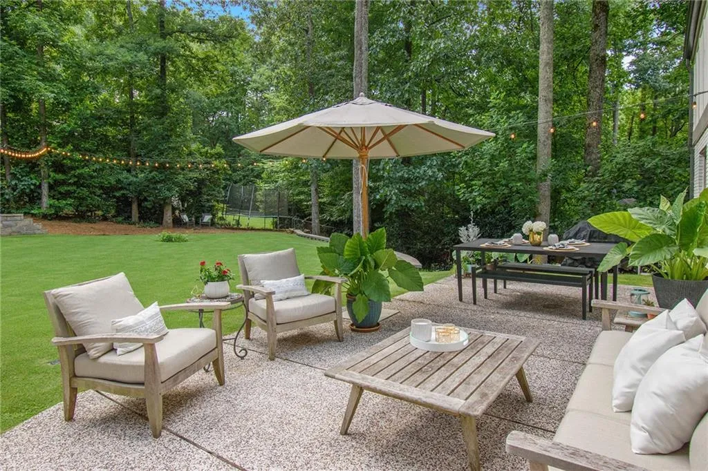 7170 Riverside Way, Sandy Springs, Georgia 30328, 5 Bedrooms Bedrooms, ,3 BathroomsBathrooms,Residential,Sold,7170 Riverside Way,6915596